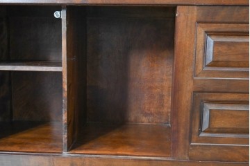 中古　松本民芸家具　クラシカルな佇まいが美しいE型サイドボード　定価約50万円相当　(R-084901)