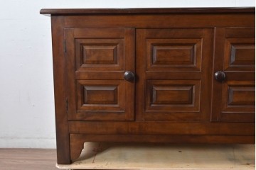 中古　松本民芸家具　クラシカルな佇まいが美しいE型サイドボード　定価約50万円相当　(R-084901)