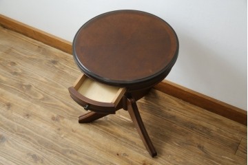 中古　美品　希少な廃番品!!　maruni(マルニ木工)　ブリティッシュコレクション　引き出し付きサイドテーブル　(R-084902)