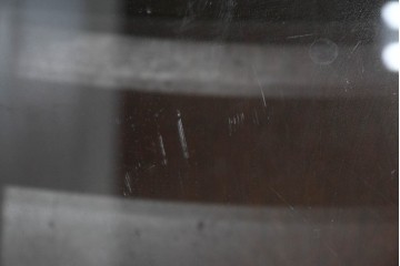 和製ヴィンテージ　スクエア型ガラストップの棚付き木製ローテーブル　(R-084903)