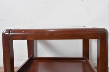 和製ヴィンテージ　スクエア型ガラストップの棚付き木製ローテーブル　(R-084903)