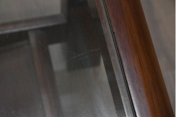 和製ヴィンテージ　スクエア型ガラストップの棚付き木製ローテーブル　(R-084903)