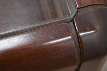 和製ヴィンテージ　スクエア型ガラストップの棚付き木製ローテーブル　(R-084903)