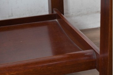 和製ヴィンテージ　スクエア型ガラストップの棚付き木製ローテーブル　(R-084903)