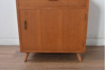 和製ビンテージ　希少!!　北欧デザインの国産品!!　チーク材の小さなサイドキャビネット(R-084904)