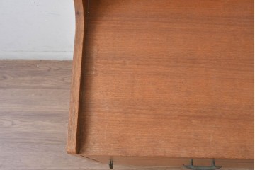 和製ビンテージ　希少!!　北欧デザインの国産品!!　チーク材の小さなサイドキャビネット(R-084904)