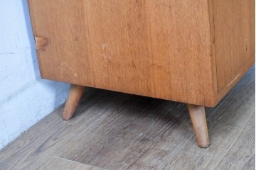 和製ビンテージ　希少!!　北欧デザインの国産品!!　チーク材の小さなサイドキャビネット(R-084904)