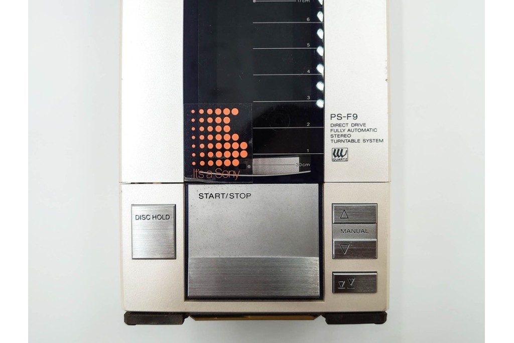 ジャンク品　SONY(ソニー)　フラミンゴ　ステレオターンテーブル　PS-F9　ポータブルプレイヤー　レコードプレーヤー　(R-084905)