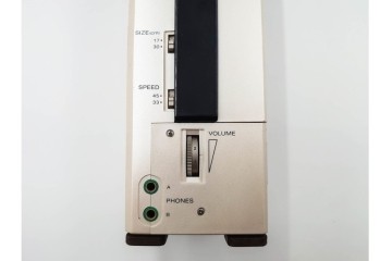 ジャンク品　SONY(ソニー)　フラミンゴ　ステレオターンテーブル　PS-F9　ポータブルプレイヤー　レコードプレーヤー　(R-084905)