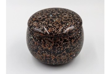 時代物　蛤・那智黒　螺鈿の花文が華やかな碁笥・碁石セット　(R-084907)