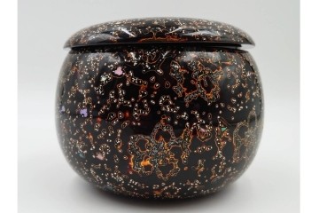 時代物　蛤・那智黒　螺鈿の花文が華やかな碁笥・碁石セット　(R-084907)