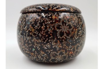 時代物　蛤・那智黒　螺鈿の花文が華やかな碁笥・碁石セット　(R-084907)