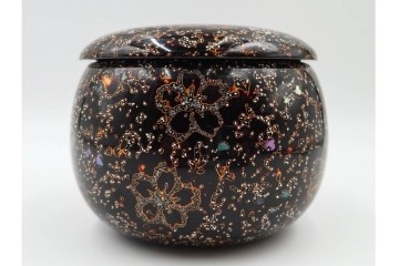 時代物　蛤・那智黒　螺鈿の花文が華やかな碁笥・碁石セット　(R-084907)