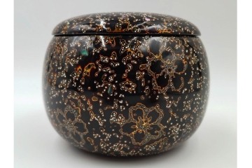 時代物　蛤・那智黒　螺鈿の花文が華やかな碁笥・碁石セット　(R-084907)