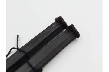 在銘　亀文堂正平造の青銅霊芝頭火箸と明珍宗之作火箸のセット　共箱付き　(R-084908)