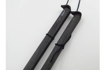 在銘　亀文堂正平造の青銅霊芝頭火箸と明珍宗之作火箸のセット　共箱付き　(R-084908)