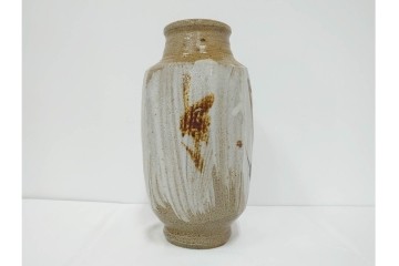 人間国宝　濱田庄司(浜田庄司)　塩釉絵刷毛目　高さ約30cmの益子焼花瓶　共箱付き　(R-084910)