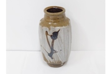 人間国宝　濱田庄司(浜田庄司)　塩釉絵刷毛目　高さ約30cmの益子焼花瓶　共箱付き　(R-084910)
