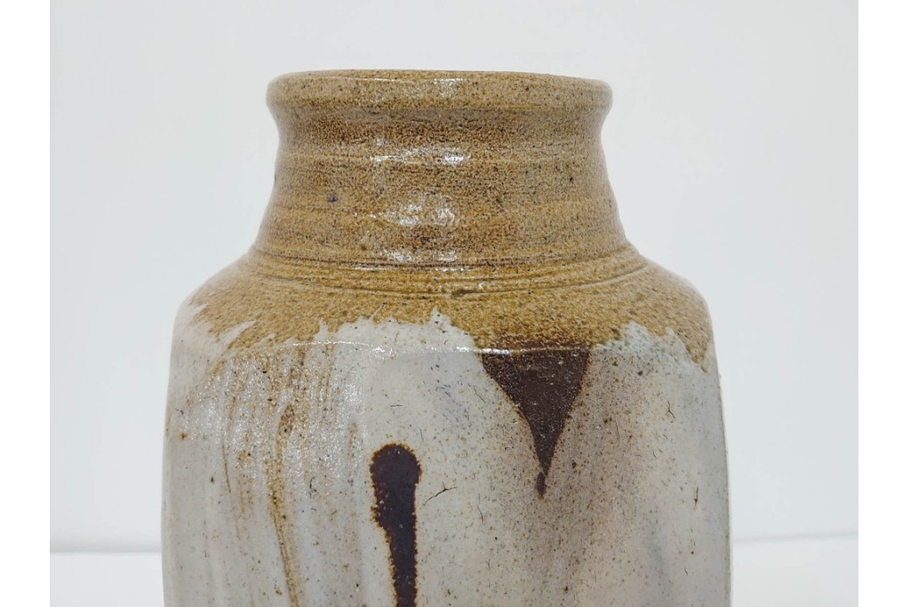 人間国宝　濱田庄司(浜田庄司)　塩釉絵刷毛目　高さ約30cmの益子焼花瓶　共箱付き　(R-084910)