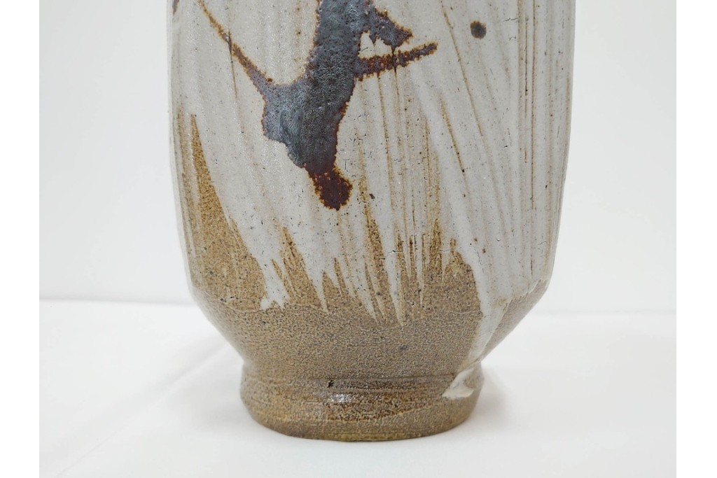 人間国宝　濱田庄司(浜田庄司)　塩釉絵刷毛目　高さ約30cmの益子焼花瓶　共箱付き　(R-084910)