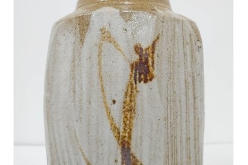 人間国宝　濱田庄司(浜田庄司)　塩釉絵刷毛目　高さ約30cmの益子焼花瓶　共箱付き　(R-084910)