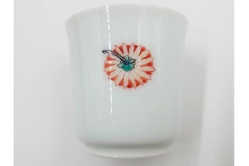 三右衛門焼　十三代 酒井田柿右衛門・十三代 今泉今右衛門・十三代 中里太郎右衛門　異なる表情を楽しめるぐい吞み3客セット　共箱付き　(R-084913)