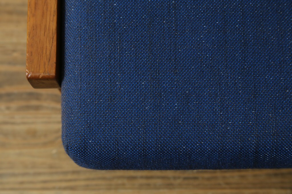 デンマークヴィンテージ　GETAMA(ゲタマ)　Hans J Wegner(ハンス・J・ウェグナー)　GE375　チーク材　端正なフレームデザインのオットマン　(R-084928)