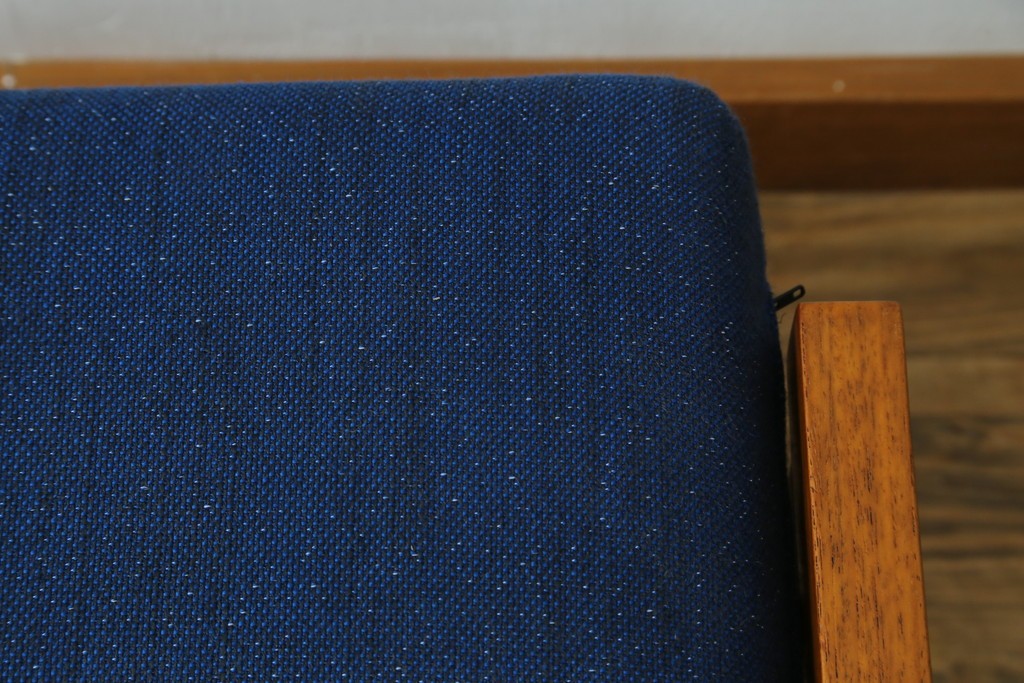 デンマークヴィンテージ　GETAMA(ゲタマ)　Hans J Wegner(ハンス・J・ウェグナー)　GE375　チーク材　端正なフレームデザインのオットマン　(R-084928)