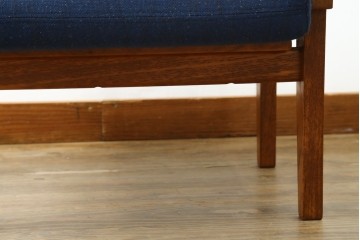 デンマークヴィンテージ　GETAMA(ゲタマ)　Hans J Wegner(ハンス・J・ウェグナー)　GE375　チーク材　端正なフレームデザインのオットマン　(R-084928)