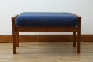 デンマークヴィンテージ　GETAMA(ゲタマ)　Hans J Wegner(ハンス・J・ウェグナー)　GE375　チーク材　端正なフレームデザインのオットマン　(R-084928)