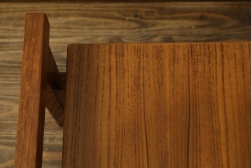 デンマークヴィンテージ　GETAMA(ゲタマ)　Hans J Wegner(ハンス・J・ウェグナー)　GE375　チーク材　端正なフレームデザインのオットマン　(R-084928)