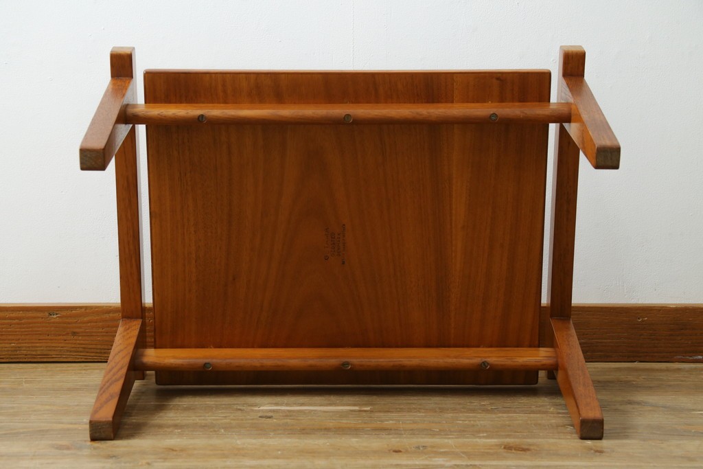 デンマークヴィンテージ　GETAMA(ゲタマ)　Hans J Wegner(ハンス・J・ウェグナー)　GE375　チーク材　端正なフレームデザインのオットマン　(R-084928)