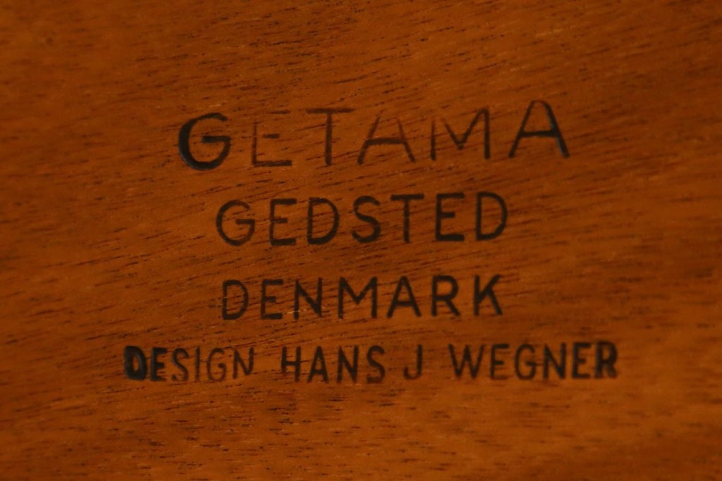 デンマークヴィンテージ　GETAMA(ゲタマ)　Hans J Wegner(ハンス・J・ウェグナー)　GE375　チーク材　端正なフレームデザインのオットマン　(R-084928)