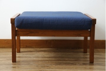 デンマークヴィンテージ　GETAMA(ゲタマ)　Hans J Wegner(ハンス・J・ウェグナー)　GE375　チーク材　端正なフレームデザインのオットマン　(R-084928)