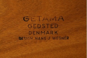 デンマークヴィンテージ　GETAMA(ゲタマ)　Hans J Wegner(ハンス・J・ウェグナー)　GE375　チーク材　端正なフレームデザインのオットマン　(R-084928)