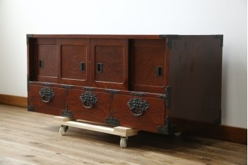 和製ヴィンテージ　美品!!　前面(欅材)　上杢目　手打ち金具が素敵な木地呂塗りの仙台箪笥ローボード　(R-084930)