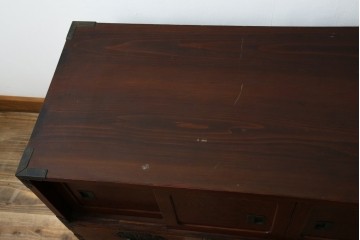 和製ヴィンテージ　美品!!　前面(欅材)　上杢目　手打ち金具が素敵な木地呂塗りの仙台箪笥ローボード　(R-084930)