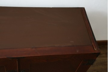 《天板取り付け加工費込み》　和製ヴィンテージ　美品!!　前面(欅材)　上杢目　手打ち金具が素敵な木地呂塗りの観音開き仙台箪笥　(R-084931)