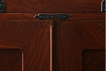 《天板取り付け加工費込み》　和製ヴィンテージ　美品!!　前面(欅材)　上杢目　手打ち金具が素敵な木地呂塗りの観音開き仙台箪笥　(R-084931)