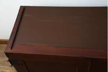 《天板取り付け加工費込み》　和製ヴィンテージ　美品!!　前面(欅材)　上杢目　手打ち金具が素敵な木地呂塗りの観音開き仙台箪笥　(R-084931)