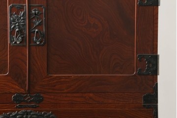 《天板取り付け加工費込み》　和製ヴィンテージ　美品!!　前面(欅材)　上杢目　手打ち金具が素敵な木地呂塗りの観音開き仙台箪笥　(R-084931)