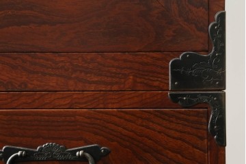 《天板取り付け加工費込み》　和製ヴィンテージ　美品!!　前面(欅材)　上杢目　手打ち金具が素敵な木地呂塗りの仙台箪笥　(R-084932)