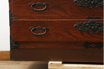 《天板取り付け加工費込み》　和製ヴィンテージ　美品!!　前面(欅材)　上杢目　手打ち金具が素敵な木地呂塗りの仙台箪笥　(R-084932)