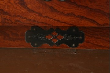 《天板取り付け加工費込み》　和製ヴィンテージ　美品!!　前面(欅材)　上杢目　手打ち金具が素敵な木地呂塗りの仙台箪笥　(R-084932)