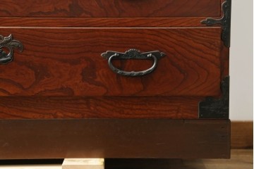 《天板取り付け加工費込み》　和製ヴィンテージ　美品!!　前面(欅材)　上杢目　手打ち金具が素敵な木地呂塗りの仙台箪笥　(R-084932)