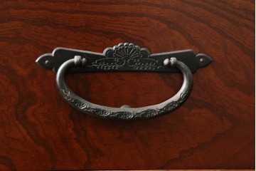 《天板取り付け加工費込み》　和製ヴィンテージ　美品!!　前面(欅材)　上杢目　手打ち金具が素敵な木地呂塗りの仙台箪笥　(R-084932)