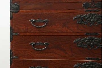 《天板取り付け加工費込み》　和製ヴィンテージ　美品!!　前面(欅材)　上杢目　手打ち金具が素敵な木地呂塗りの仙台箪笥　(R-084932)