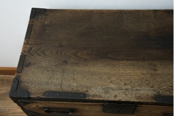 和製アンティーク　希少な総栗材!　太い横桟が目を引く越後(現在の新潟県)の帳場箪笥　(R-084936)