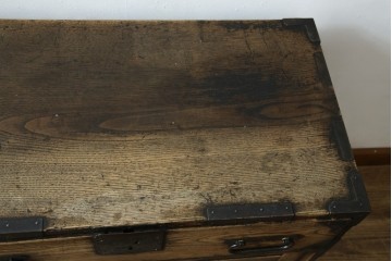 和製アンティーク　希少な総栗材!　太い横桟が目を引く越後(現在の新潟県)の帳場箪笥　(R-084936)