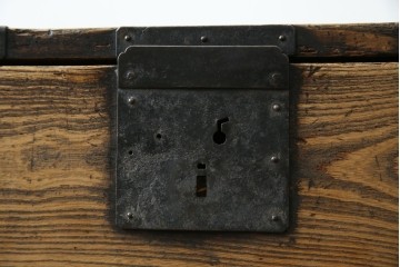 和製アンティーク　希少な総栗材!　太い横桟が目を引く越後(現在の新潟県)の帳場箪笥　(R-084936)